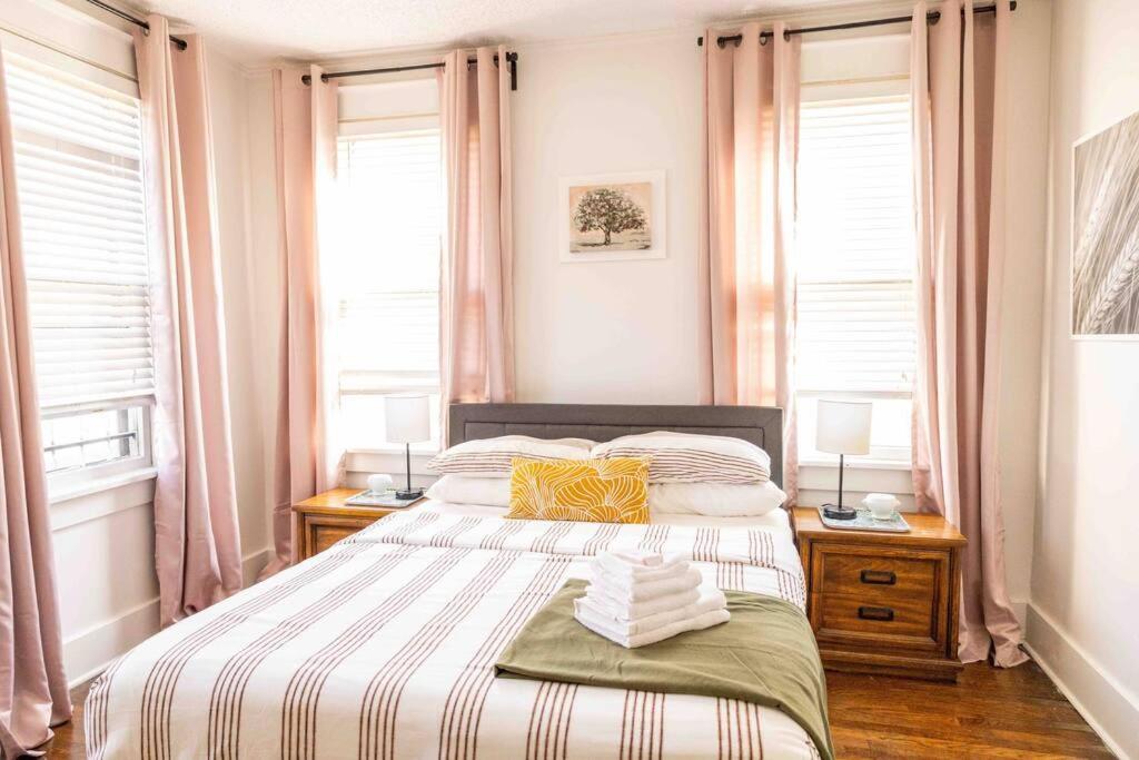 J Birds' Bungalow In The Heart Of Midtown เมมฟิส ภายนอก รูปภาพ